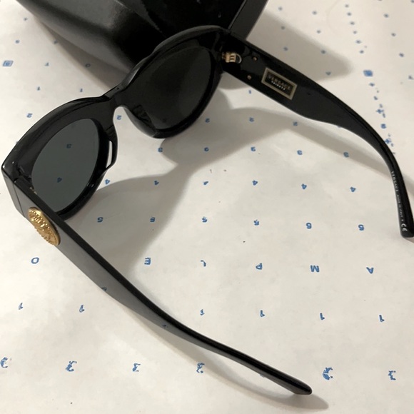 Versace cat eye sunnies - Picture 2 of 5